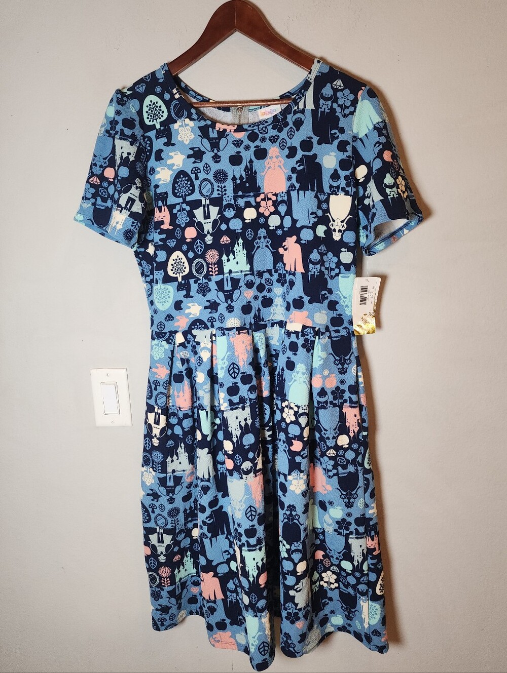 NWT Disney Snowhite Lularoe Amelia Dress Pockets Blue Pink Women's 2XL Stretch